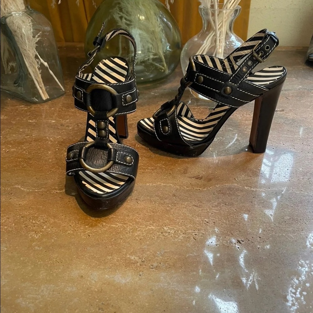 Moschino Black/White platform sandals size 5.5